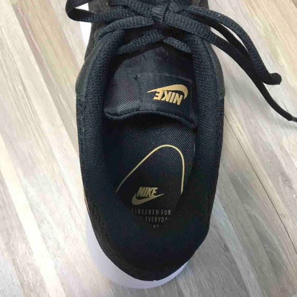 NWT  Nike Tanjun Black Gold W AUTHENTIC - Picture 6 of 6